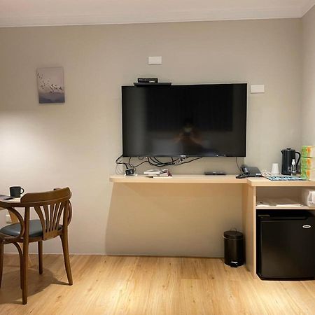 Yoshi Hotel - Tainan Station Branch Екстер'єр фото