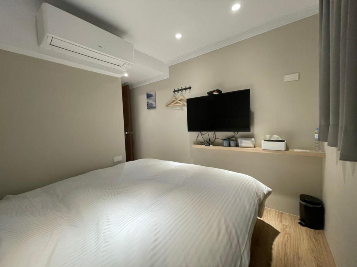 Yoshi Hotel - Tainan Station Branch Екстер'єр фото
