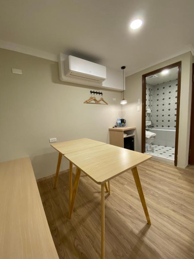 Yoshi Hotel - Tainan Station Branch Екстер'єр фото