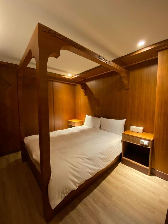 Yoshi Hotel - Tainan Station Branch Екстер'єр фото