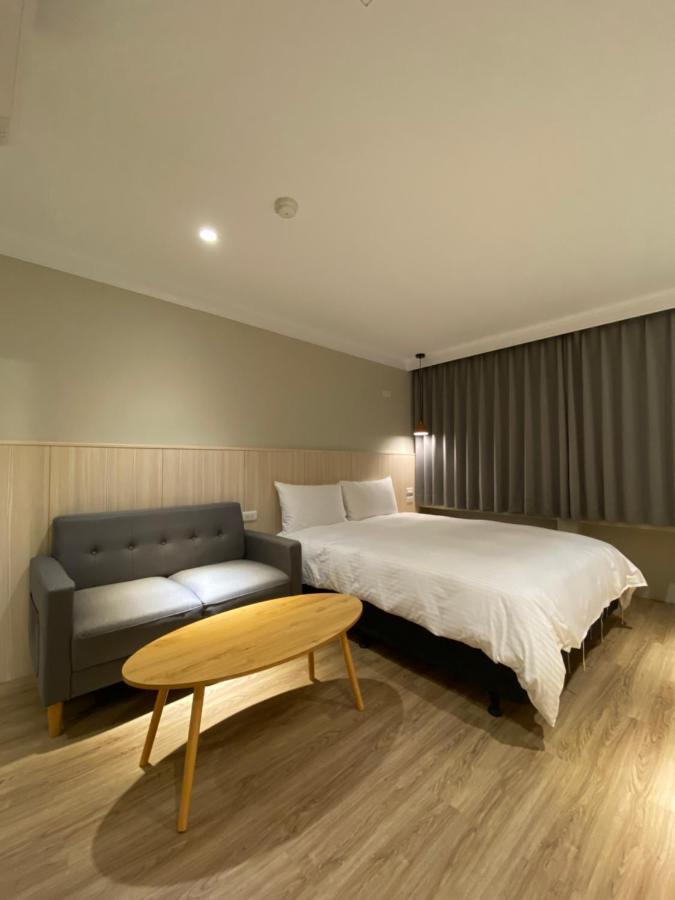 Yoshi Hotel - Tainan Station Branch Екстер'єр фото