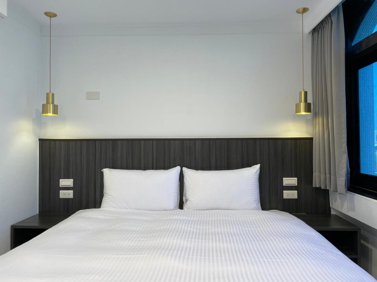 Yoshi Hotel - Tainan Station Branch Екстер'єр фото