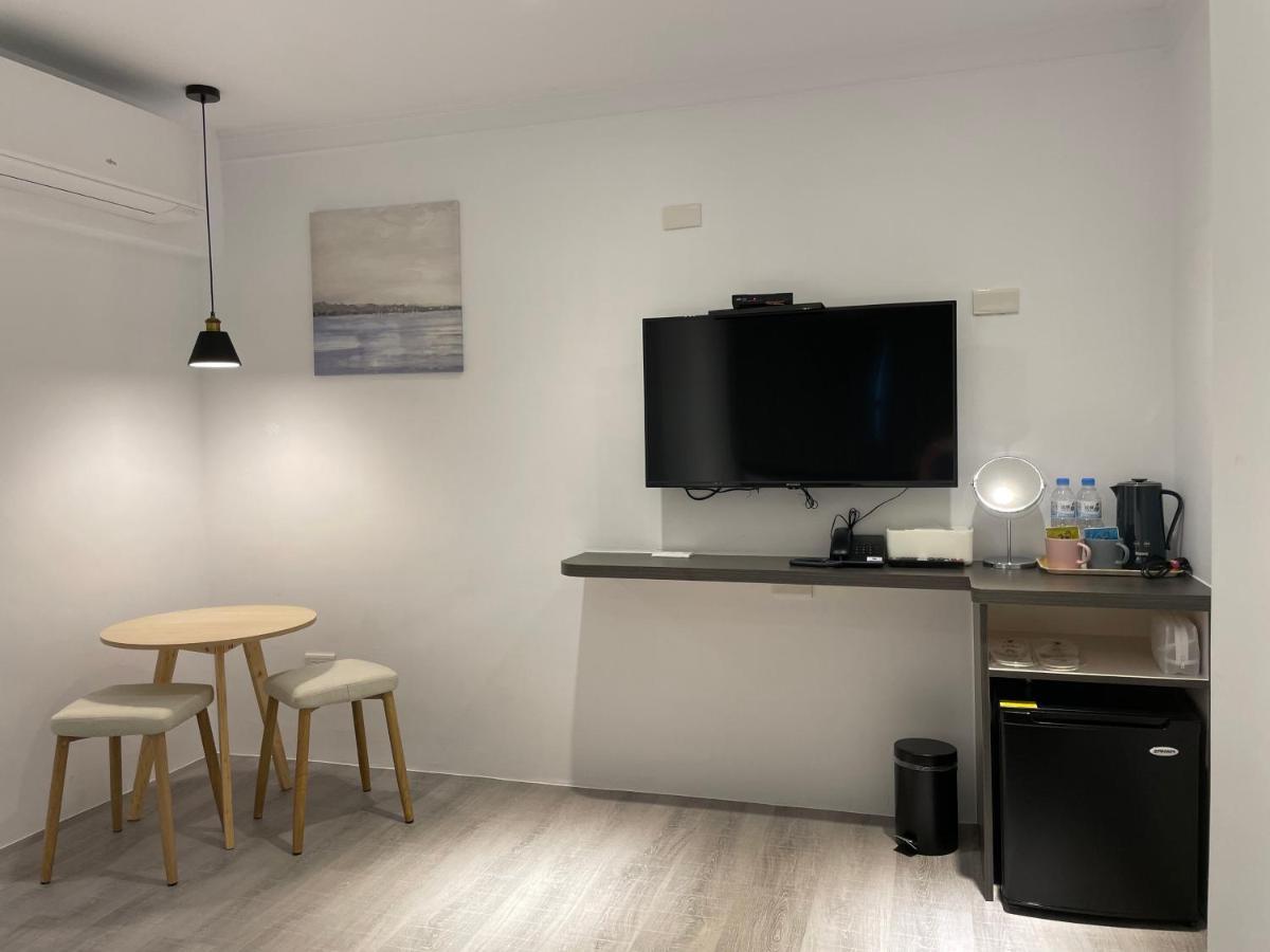 Yoshi Hotel - Tainan Station Branch Екстер'єр фото