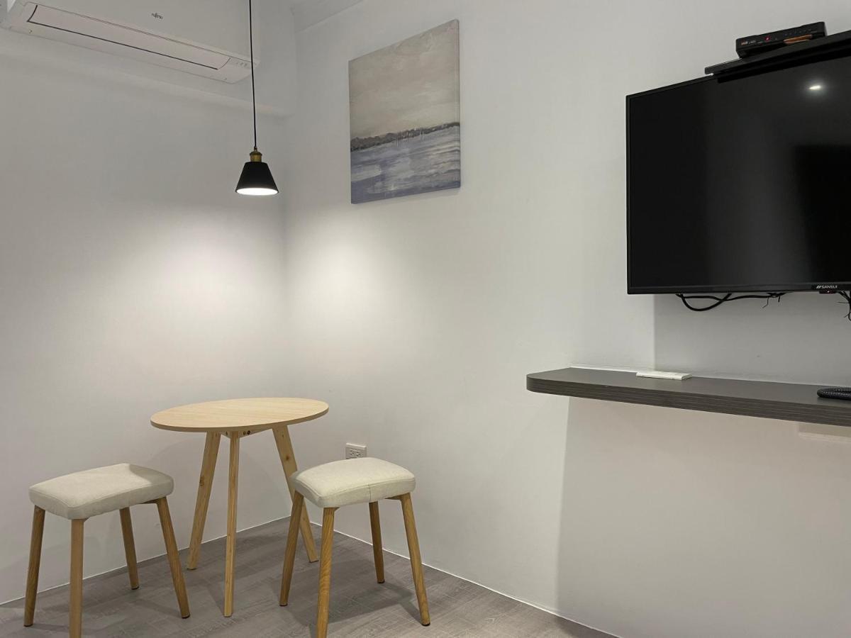 Yoshi Hotel - Tainan Station Branch Екстер'єр фото