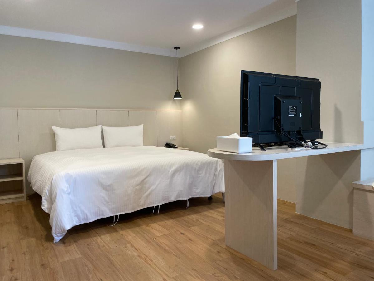 Yoshi Hotel - Tainan Station Branch Екстер'єр фото