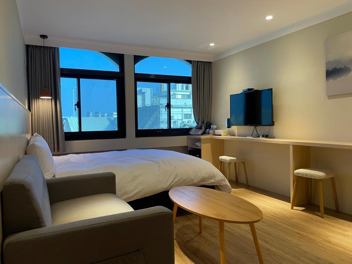 Yoshi Hotel - Tainan Station Branch Екстер'єр фото