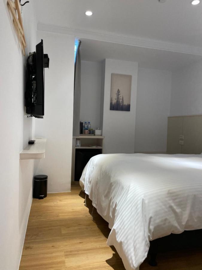 Yoshi Hotel - Tainan Station Branch Екстер'єр фото