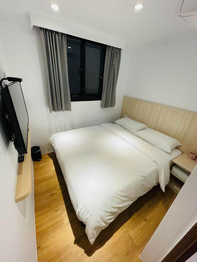 Yoshi Hotel - Tainan Station Branch Екстер'єр фото