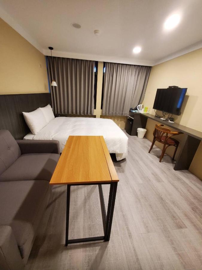 Yoshi Hotel - Tainan Station Branch Екстер'єр фото