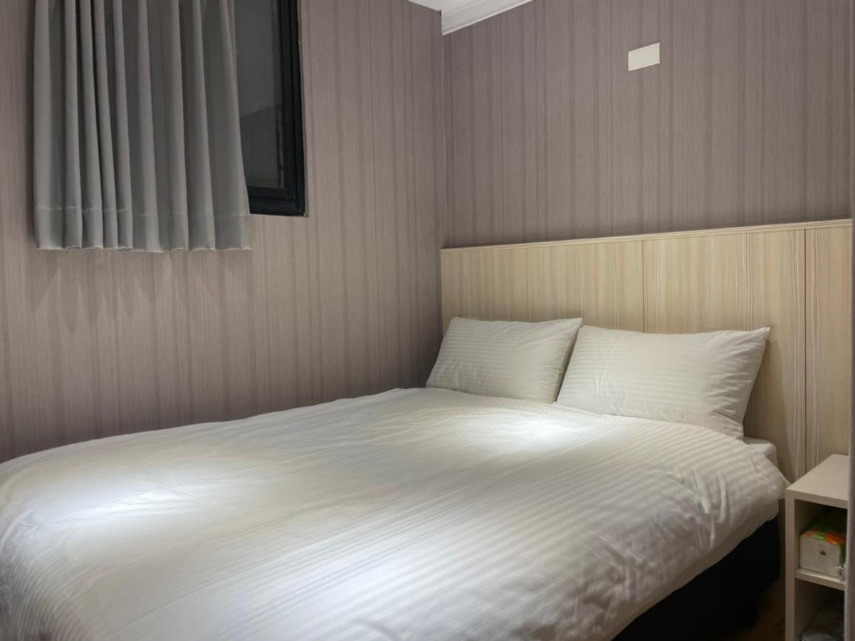 Yoshi Hotel - Tainan Station Branch Екстер'єр фото