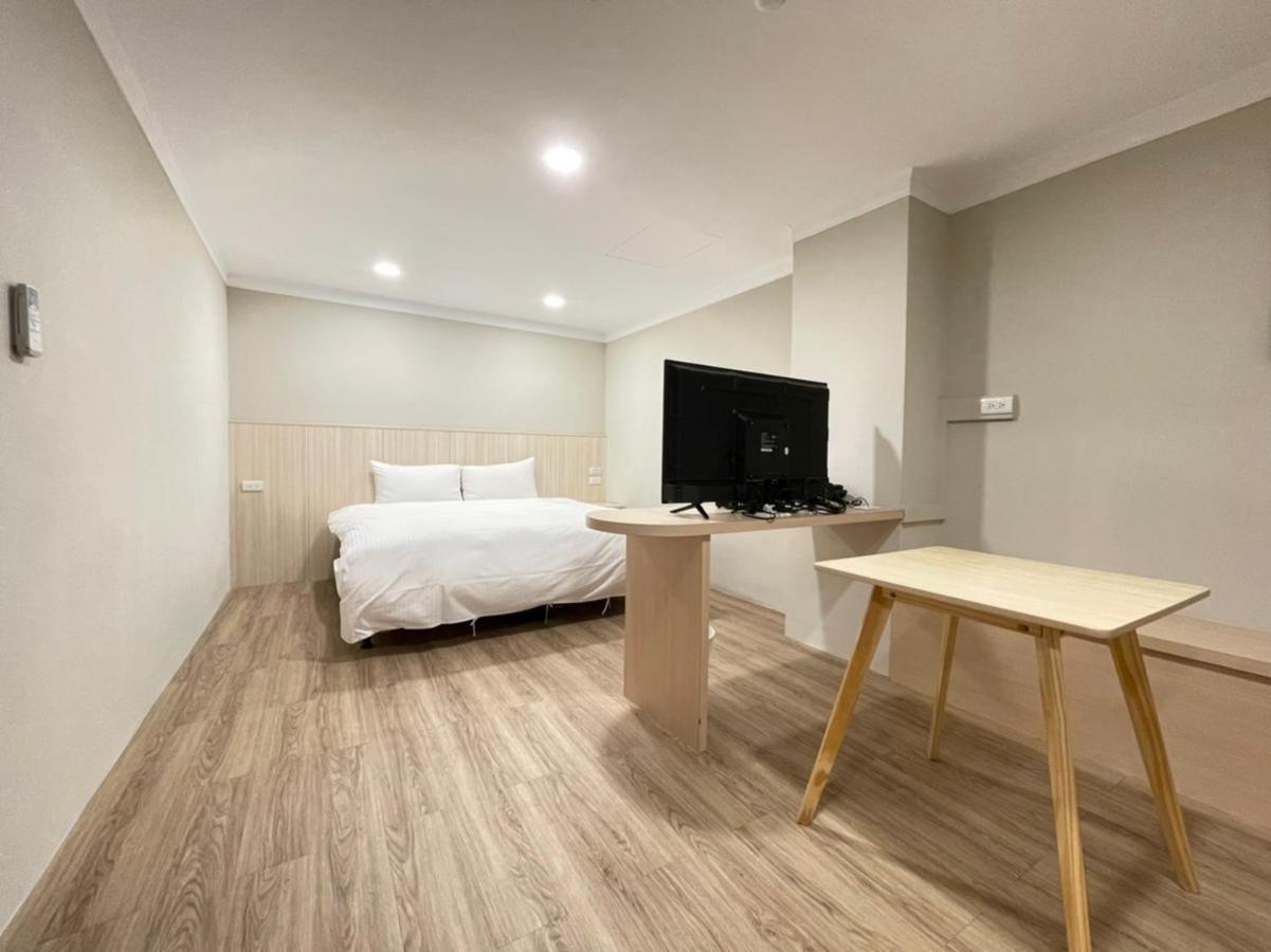 Yoshi Hotel - Tainan Station Branch Екстер'єр фото