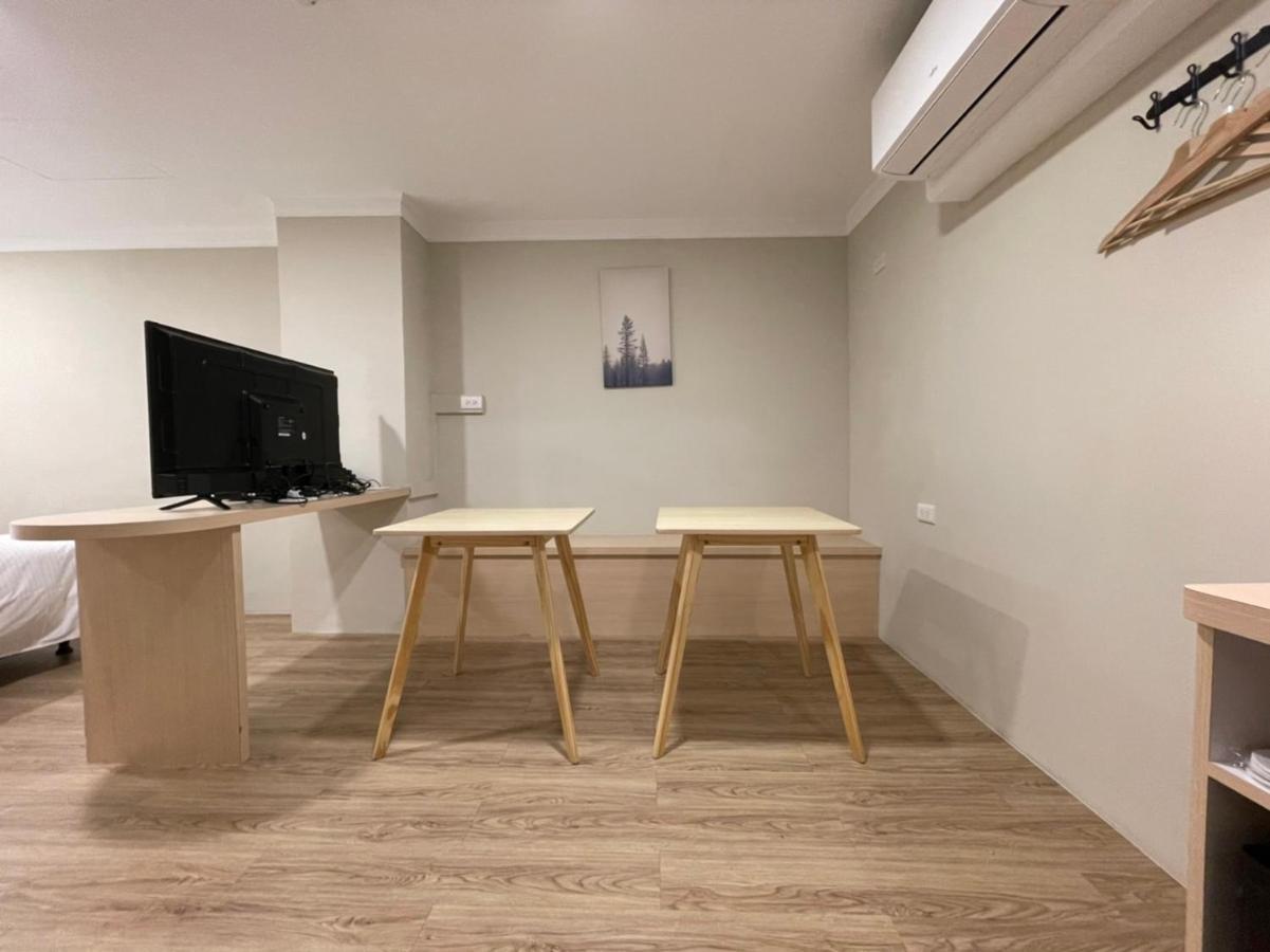Yoshi Hotel - Tainan Station Branch Екстер'єр фото