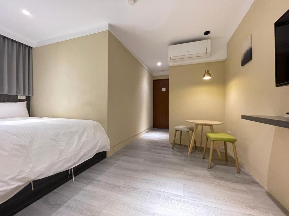 Yoshi Hotel - Tainan Station Branch Екстер'єр фото