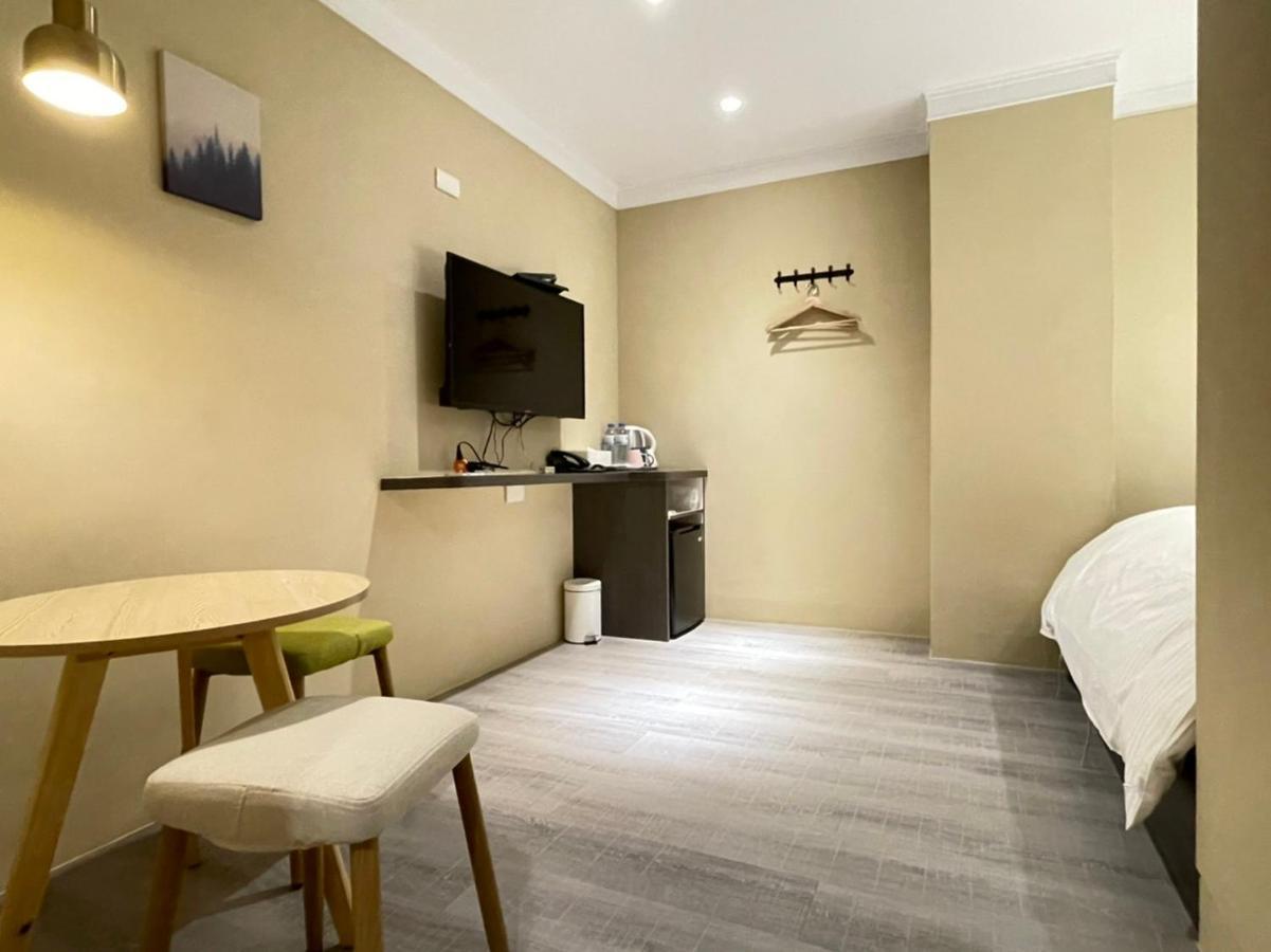 Yoshi Hotel - Tainan Station Branch Екстер'єр фото