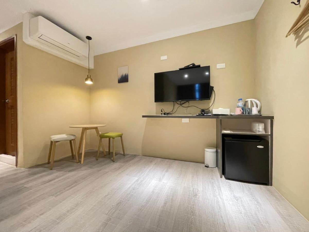 Yoshi Hotel - Tainan Station Branch Екстер'єр фото