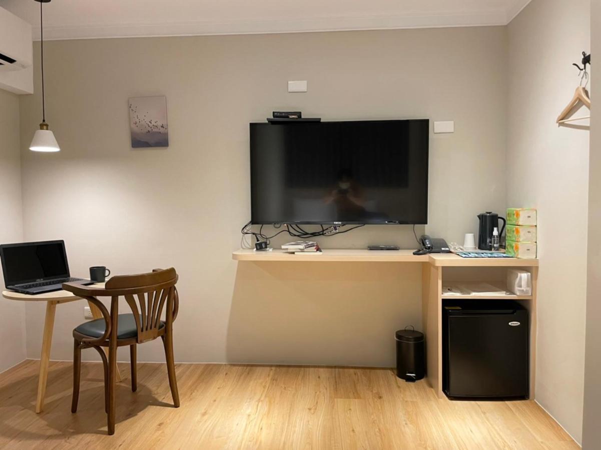 Yoshi Hotel - Tainan Station Branch Екстер'єр фото