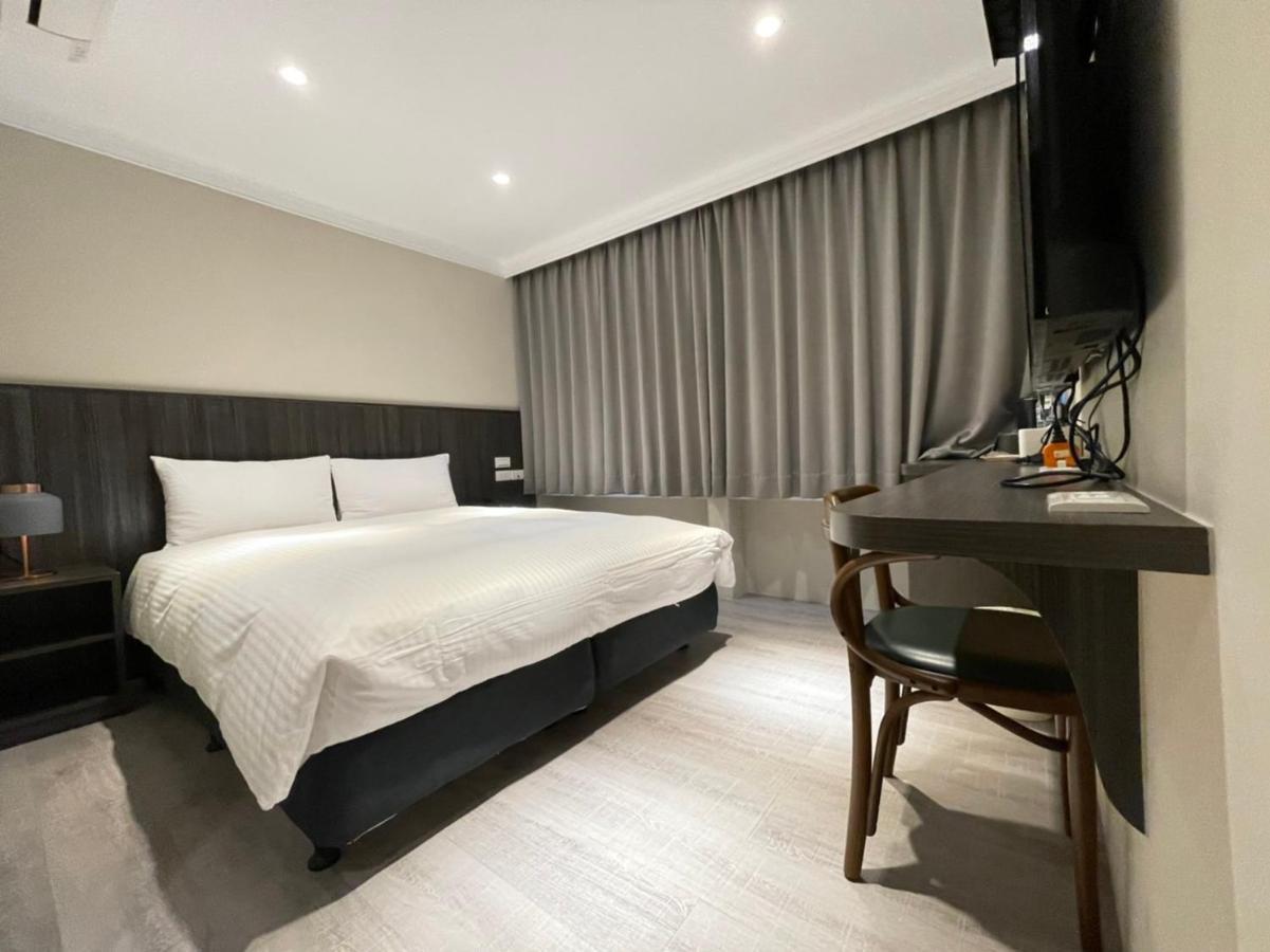 Yoshi Hotel - Tainan Station Branch Екстер'єр фото