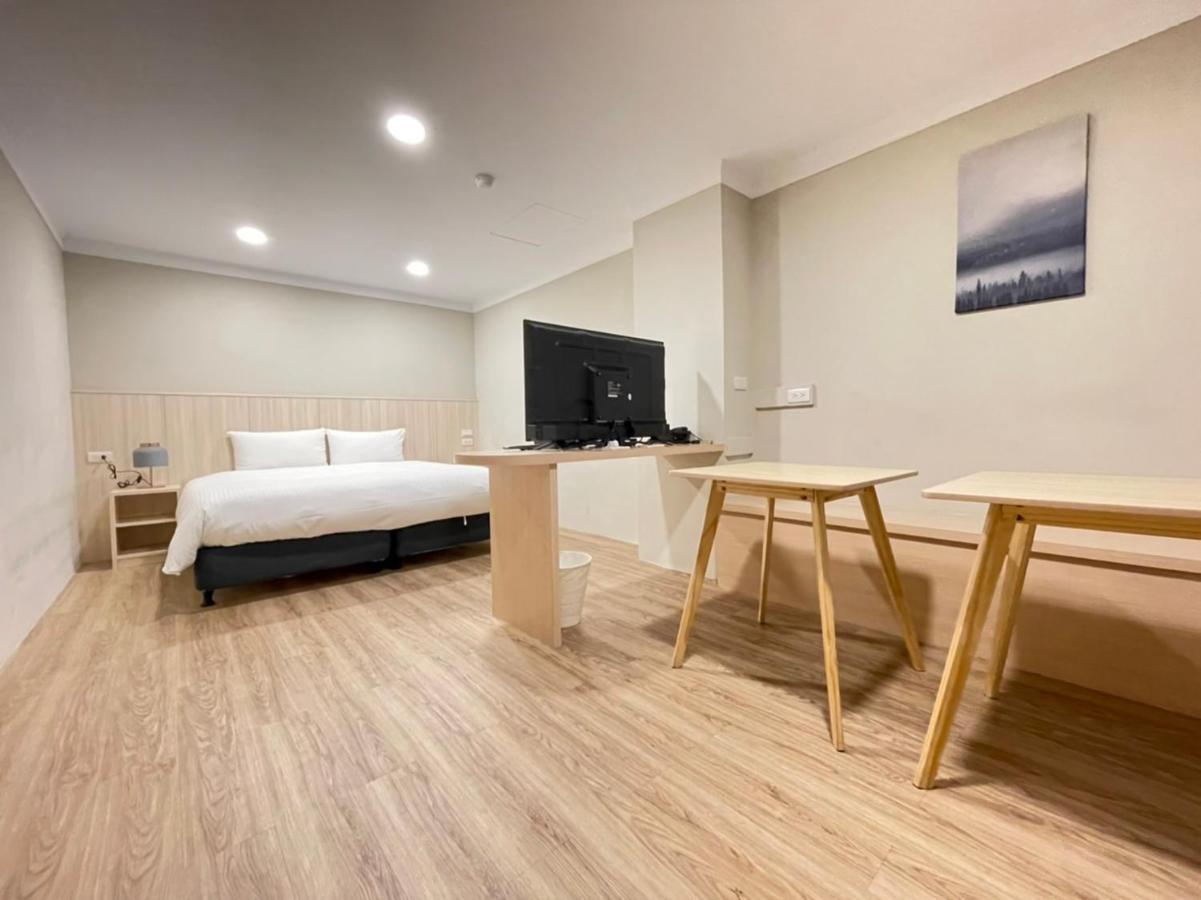 Yoshi Hotel - Tainan Station Branch Екстер'єр фото