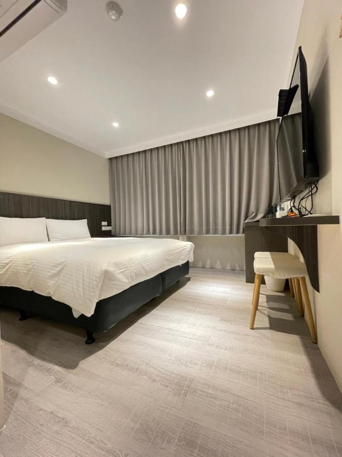 Yoshi Hotel - Tainan Station Branch Екстер'єр фото