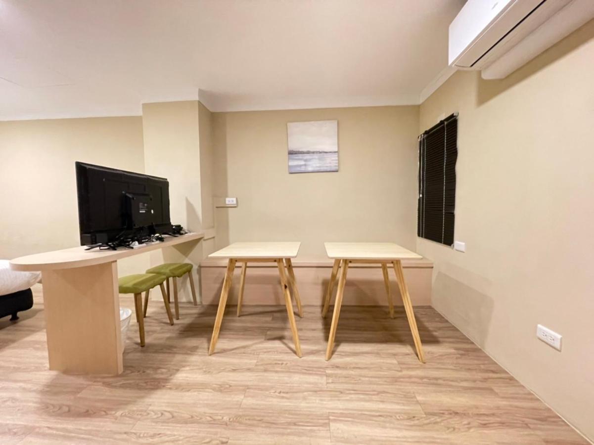 Yoshi Hotel - Tainan Station Branch Екстер'єр фото