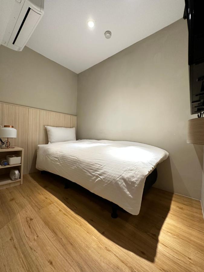 Yoshi Hotel - Tainan Station Branch Екстер'єр фото