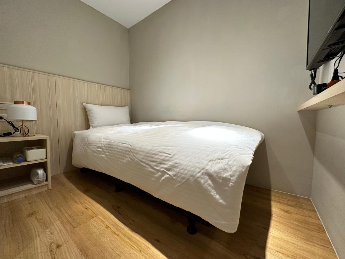 Yoshi Hotel - Tainan Station Branch Екстер'єр фото