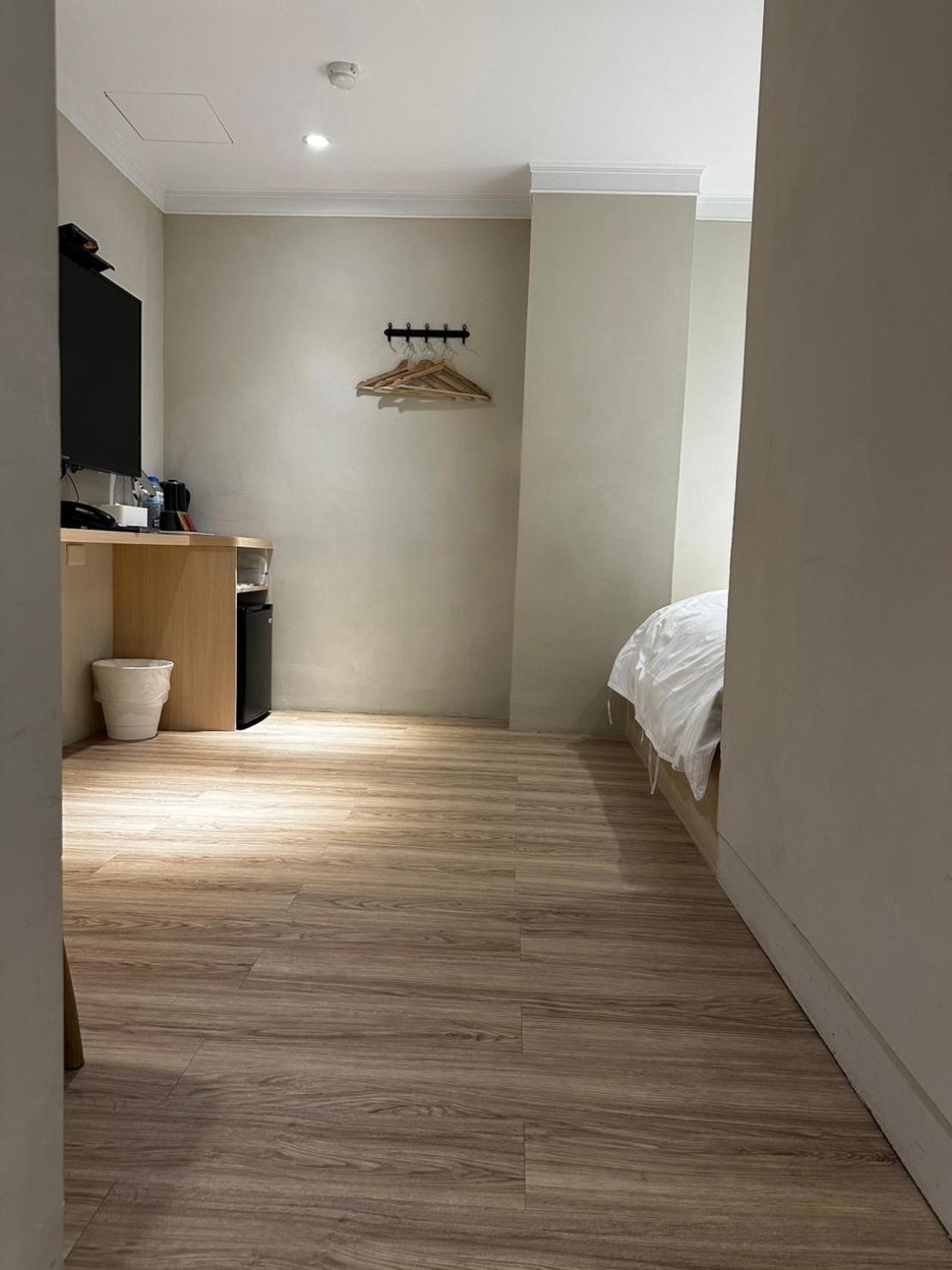 Yoshi Hotel - Tainan Station Branch Екстер'єр фото